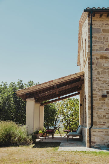 The Benefits of Cantilever Umbrellas