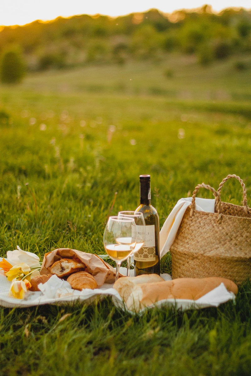 Hosting the Perfect Outdoor Brunch - Sonkuki
