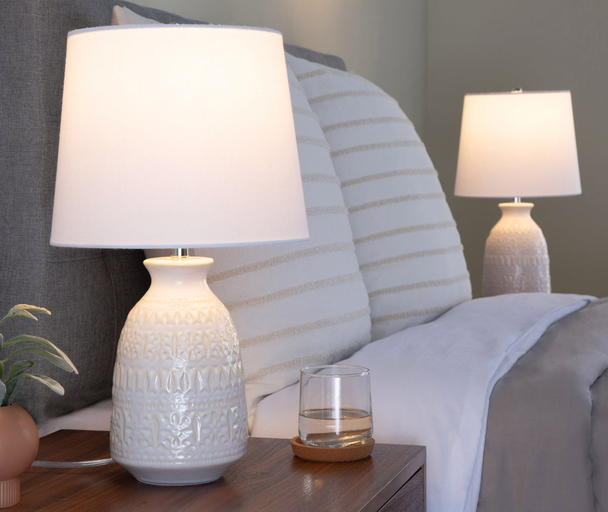 Claudia 20" Contemporary Ceramic Accent Lamp - Sonkuki
